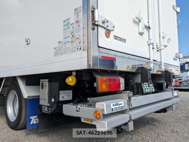 Hino DUTRO 2023-04 8229600-6