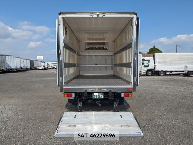 Hino DUTRO 2023-04 8229600-8