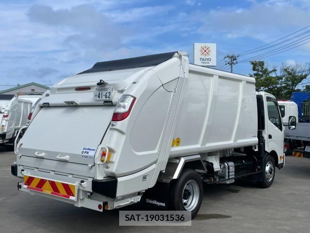 Hino DUTRO 2024-09 8229589-3