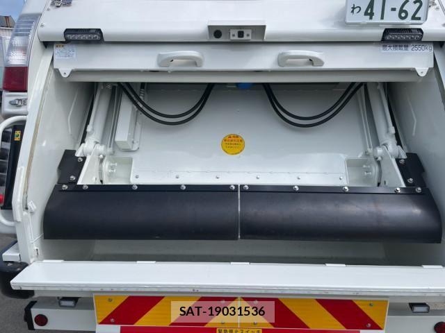 Hino DUTRO 2024-09 8229589-8