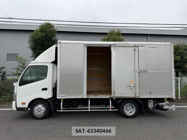 Hino DUTRO 2020-02 8229645-3