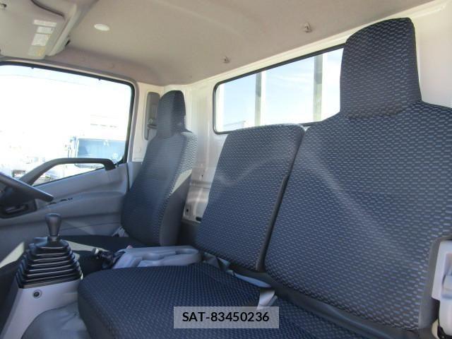 Hino DUTRO 2024-08 8229629-18