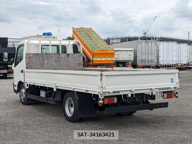 Hino DUTRO 2019-05 8229676-2