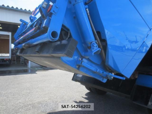 Hino DUTRO 2021-02 8229628-13