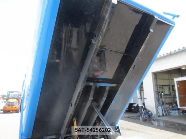 Hino DUTRO 2021-02 8229628-18