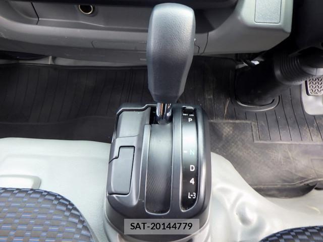 Hino DUTRO 2022-03 8229641-14