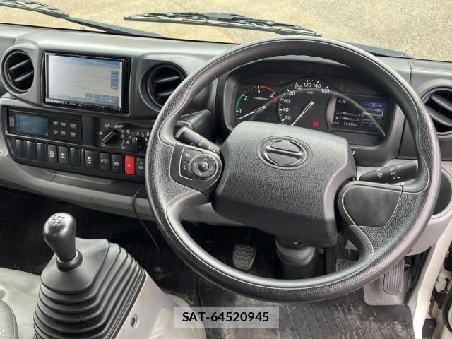 Hino DUTRO 2020-05 8229640-17