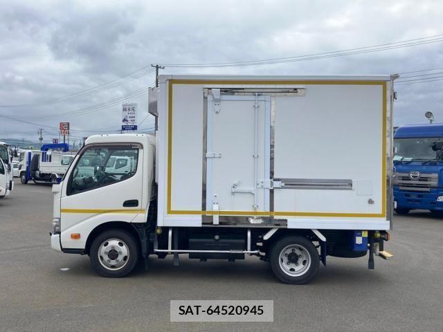 Hino DUTRO 2020-05 8229640-4