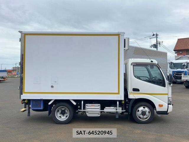 Hino DUTRO 2020-05 8229640-5