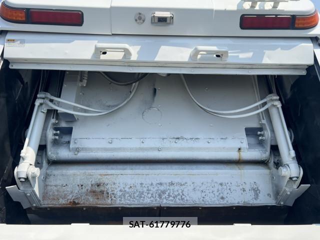 Hino DUTRO 2013-03 8229646-10