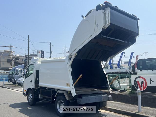 Hino DUTRO 2013-03 8229646-15