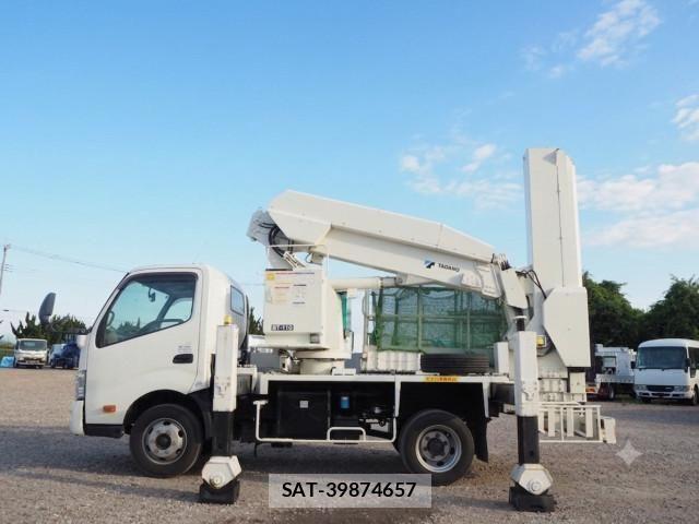 Hino DUTRO 2017-01 8229616-1