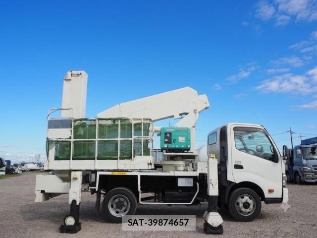 Hino DUTRO 2017-01 8229616-5