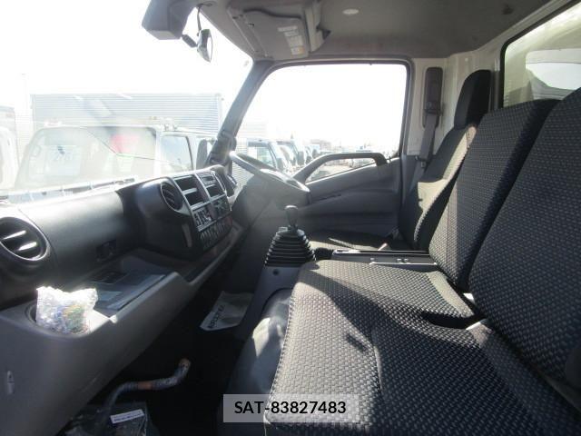 Hino DUTRO 2025-12 8229599-18