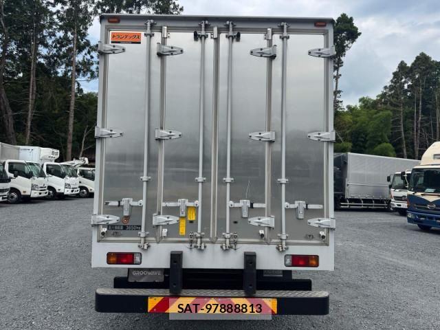 Hino DUTRO 2021-05 8229656-10