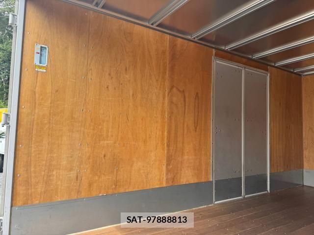 Hino DUTRO 2021-05 8229656-12