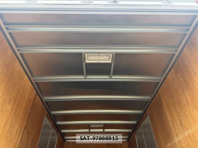 Hino DUTRO 2021-05 8229656-15