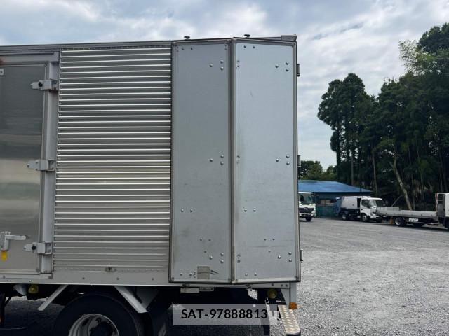 Hino DUTRO 2021-05 8229656-17