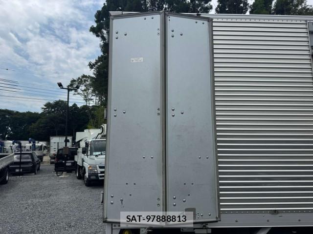 Hino DUTRO 2021-05 8229656-18