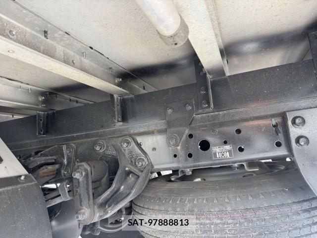 Hino DUTRO 2021-05 8229656-24