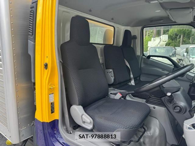 Hino DUTRO 2021-05 8229656-27
