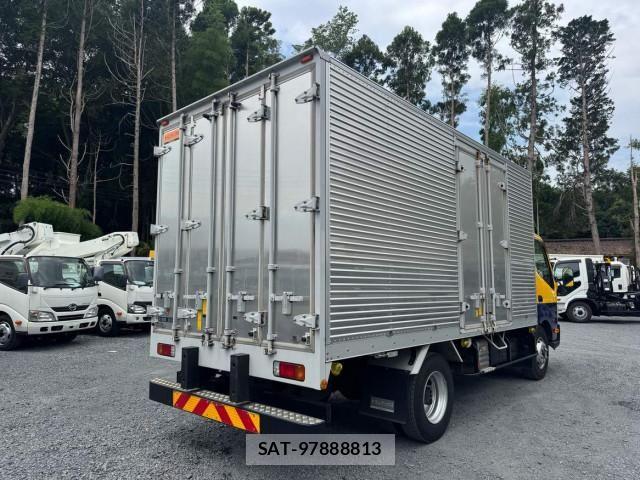 Hino DUTRO 2021-05 8229656-3
