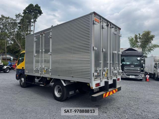 Hino DUTRO 2021-05 8229656-4