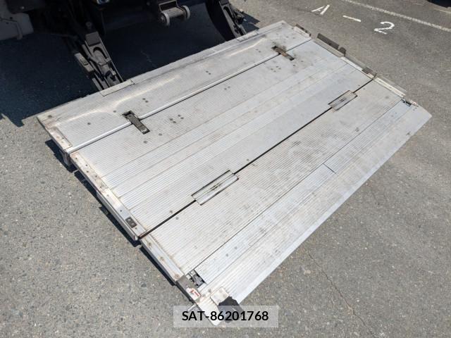 Hino DUTRO 2017-02 8229669-11