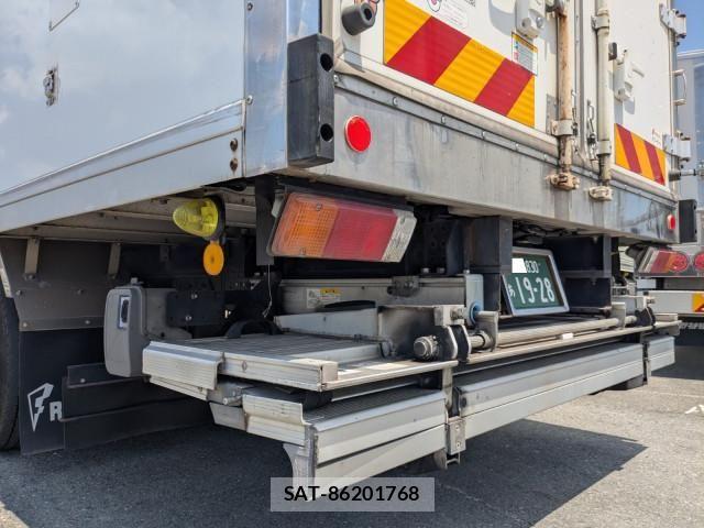 Hino DUTRO 2017-02 8229669-5