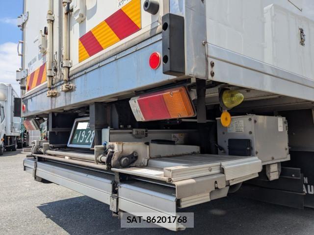 Hino DUTRO 2017-02 8229669-6