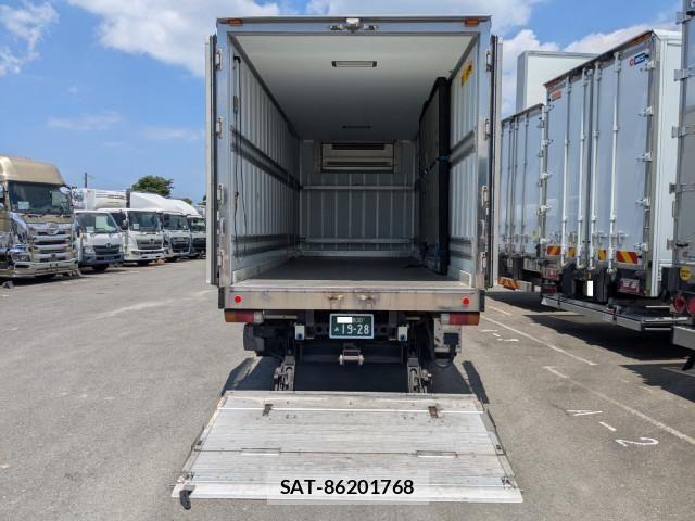 Hino DUTRO 2017-02 8229669-7