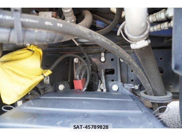 Hino DUTRO 2018-02 8229680-11