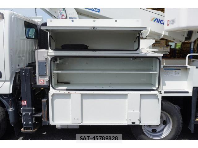 Hino DUTRO 2018-02 8229680-16
