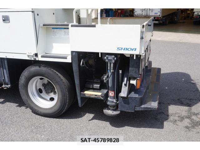 Hino DUTRO 2018-02 8229680-17