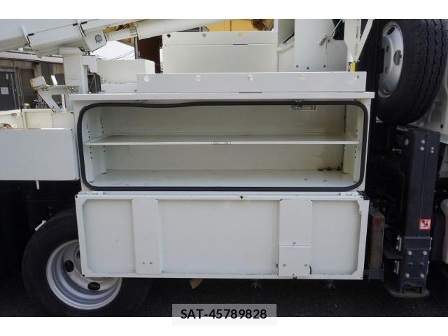 Hino DUTRO 2018-02 8229680-22