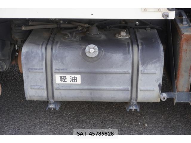 Hino DUTRO 2018-02 8229680-23