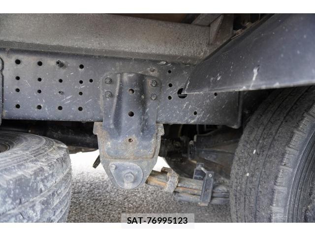 Hino DUTRO 2021-03 8229695-10