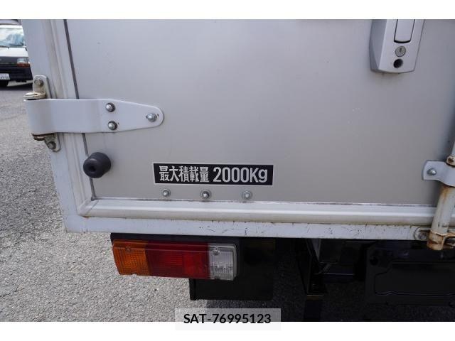Hino DUTRO 2021-03 8229695-23