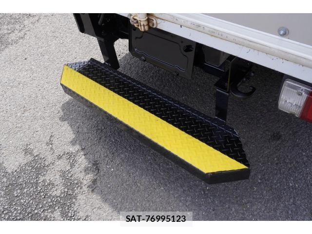 Hino DUTRO 2021-03 8229695-24