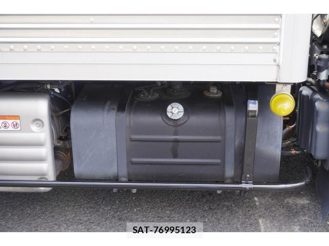 Hino DUTRO 2021-03 8229695-25