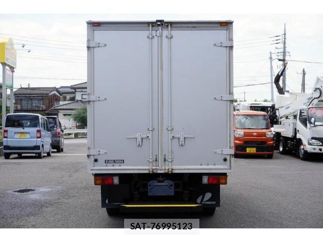 Hino DUTRO 2021-03 8229695-3