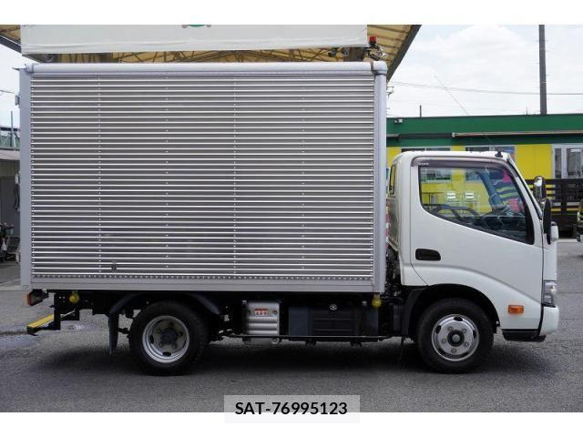 Hino DUTRO 2021-03 8229695-4