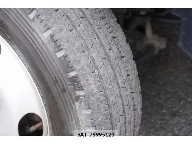 Hino DUTRO 2021-03 8229695-8