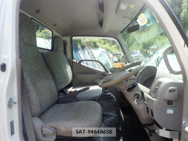 Hino DUTRO 2010-07 8229657-11