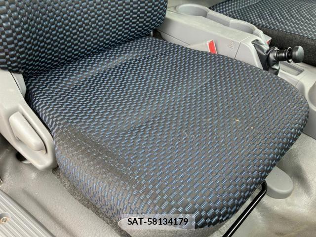Hino DUTRO 2023-09 8229611-18