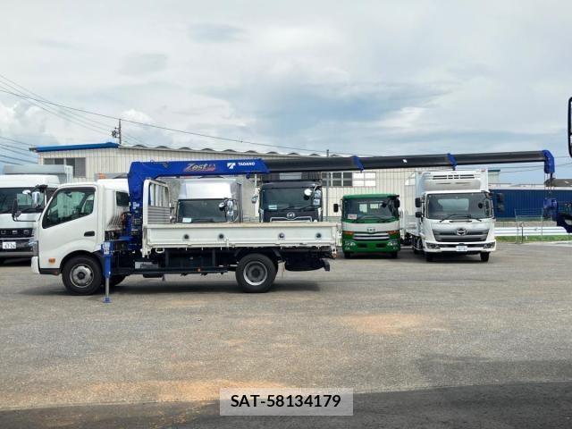Hino DUTRO 2023-09 8229611-4