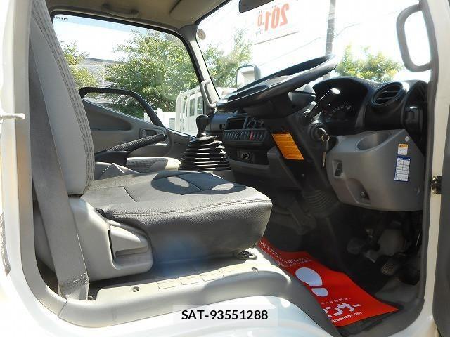 Hino DUTRO 2015-03 8229699-11