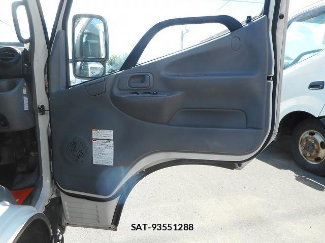 Hino DUTRO 2015-03 8229699-12