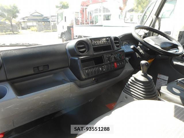 Hino DUTRO 2015-03 8229699-13