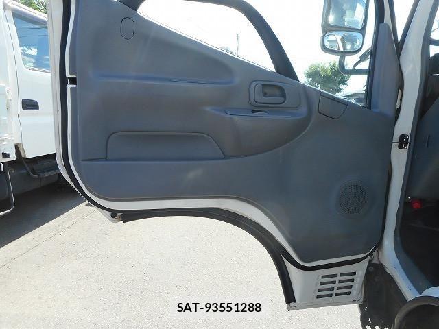 Hino DUTRO 2015-03 8229699-15
